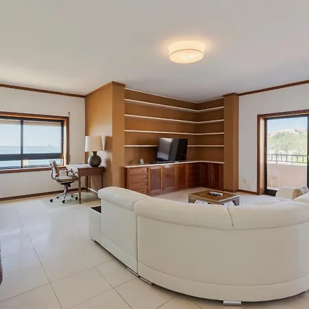 Panoramic View Apartment, By Match Setubal